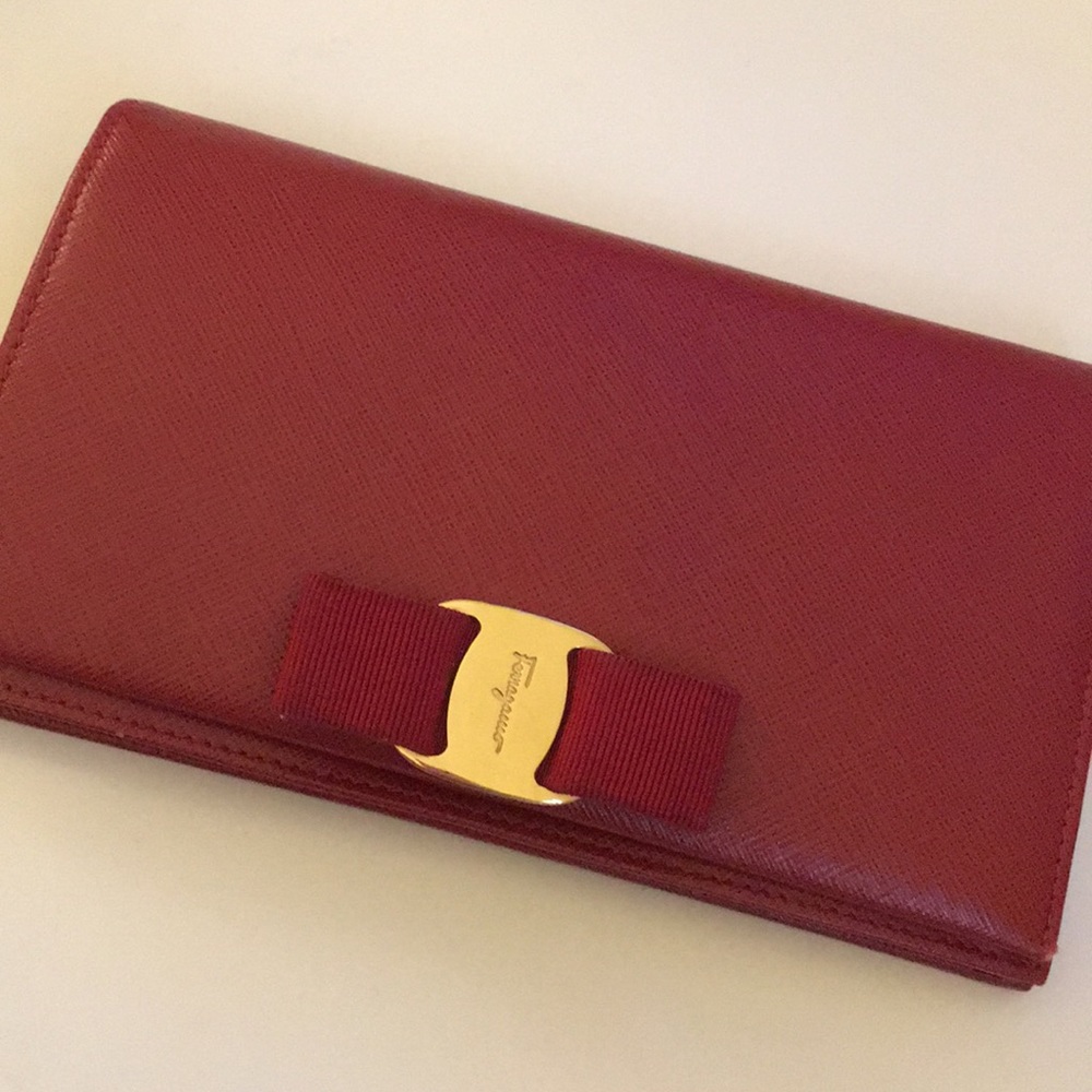 Salvatore Ferragamo Wallet on chain